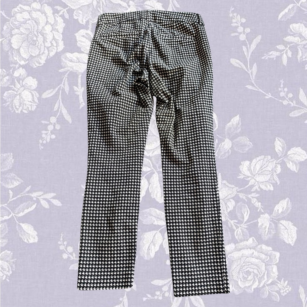 Women’s Old Navy Black & White Houndstooth Mid-Rise Pixie Pants - Picture 3 of 4